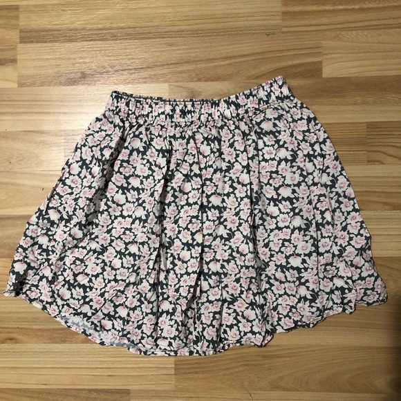 HOLLISTER FLOWER SKIRT SIZE SMALL - Picture 1 of 1